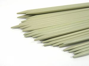The knitting needle colors in the photo are representative. There may be color differences. Brand Ice Yarns, acs-1758