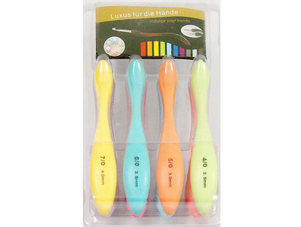 8 Sizes Ergonomic Crochet Hook Set at Yarn Paradise